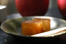 【3時のおやつ】「HIGASHIYA」、秋を呼ぶ林檎を使った和菓子が期間限定発売！ 画像