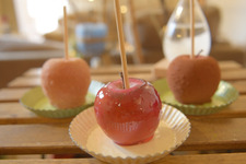 童心に返る味！ りんご飴専門店「ポムダムールトーキョー」の最先端りんご飴3選 画像