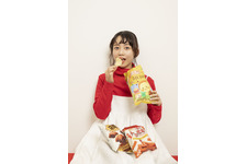 三戸なつめ、韓国スナック菓子を食す！「ドラマ観ながら、なに食べよ？」 画像