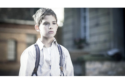 終戦、アウシュビッツ解放…ユダヤ人少年の実話『ふたつの名前を持つ少年』公開 画像