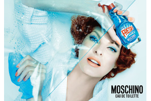 家庭用洗剤のユニークなボトルの新作フレグランスを発売 「モスキーノ」 画像