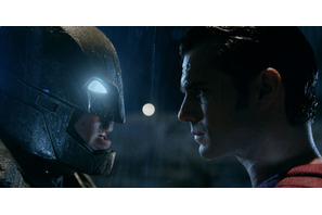 バットマン＆スーパーマンの視点から“世紀の対決”を体感！4DXは3種類で上映 画像