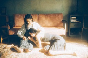 三吉彩花＆阿部純子、“親友”の変化と葛藤とらえた『Daughters』場面写真入手 画像