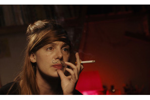 “アラサー”ヒロイン、2人の男性の間で悩む…フランス発の元気印映画『若い女』