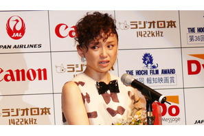 永作博美「報知映画賞」主演女優賞を受賞し号泣「押しつぶされそうだった」