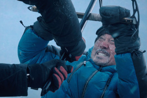 役所広司、俳優人生41年でかつてない肉弾戦『オーバー・エベレスト』雪上バトル映像