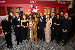 「エミリー、パリへ行く」S3プレミアのレッドカーペットにキム・キャトラルが登場で「SATC」のファン歓喜「出演して！」