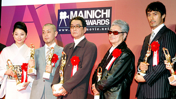 （左から）小池栄子、橋口亮輔監督、滝田洋二郎監督、若松孝二監督、阿部寛