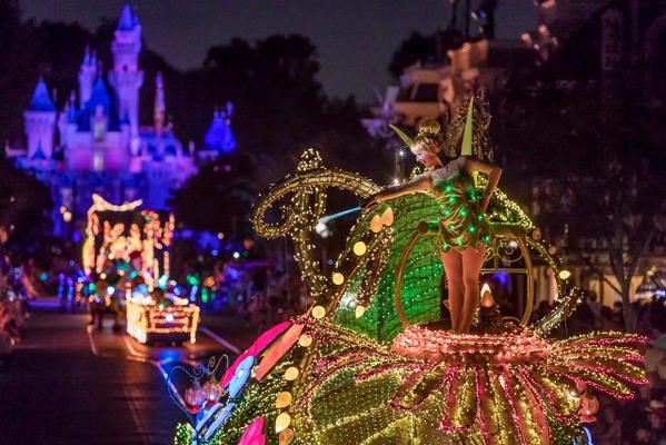 ‘Main Street Electrical Parade’ at Disneyland Park　As to Disney artwork, logos and properties： (C) Disney