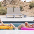 砂漠のリゾートでタイムループ！『パーム・スプリングス』4月9日公開・画像