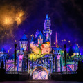 ディズニー100周年記念のナイトショー、「ワンダラス・ジャーニー」As to Disney artwork, logos and properties： (C) Disney