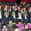 韓流人気グループ「BOYFRIEND」と一緒にダンスに観客熱狂！　「愛してる」に悲鳴・画像