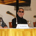 『明日への遺言』記者会見にて（左から）原正人、小泉堯史、ロジャー・パルバース