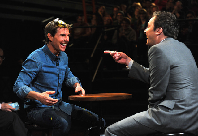 「Late Night with Jimmy Fallon」に出演し、エッグ・ルーレットをするトム・クルーズ -(C) Getty Images