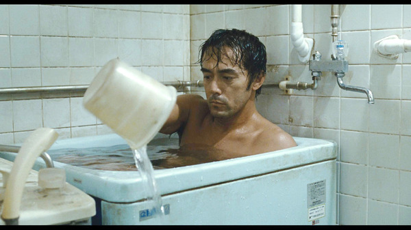 特別映像】阿部寛、“よい風呂の日”に団地入浴シーン到着！『海よりもまだ深く』 | cinemacafe.net
