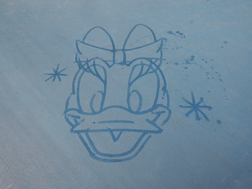 ディズニー ミッキー ミニー15周年限定コスで登場 水で描くサプライズ カストーディアルアート 6枚目の写真 画像 Cinemacafe Net