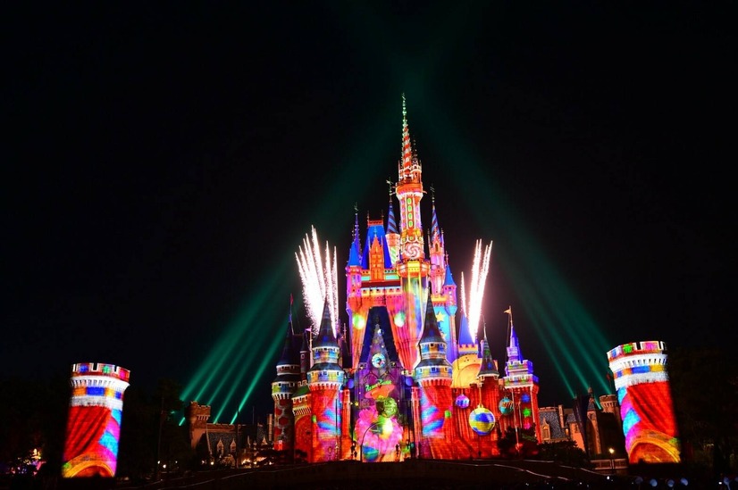 ディズニー シンデレラ城が新たな魔法にかかる ディズニー ギフト オブ クリスマス スタート 2枚目の写真 画像 Cinemacafe Net
