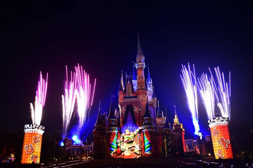 ディズニー シンデレラ城が新たな魔法にかかる ディズニー ギフト オブ クリスマス スタート 5枚目の写真 画像 Cinemacafe Net