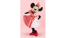 「ミニー、ウィー・ラブ・ユー！」に登場するミニーマウスのコスチュームをひとあし早くお披露目！As to Disney artwork, logos and properties： (C) Disney