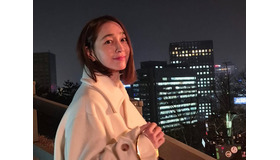 デート中？撮影中？女優イ・ミンジョン、夜景より輝く美貌「ブレていても目鼻立ちくっきり」【PHOTO】