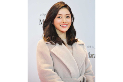 石原さとみ、大人の装いで「美術館デートしたい！」 画像