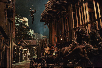 タロンが馬で駆け抜ける『フッド：ザ・ビギニング』圧巻のホースチェイスシーン 画像