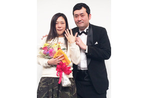 椿鬼奴、“年下彼氏”グランジ・佐藤大と結婚！　サプライズプロポーズに大号泣 画像