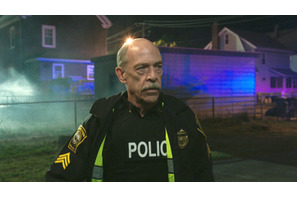 J・K・シモンズ「命を賭して市民を守る」実在の警官に敬意『パトリオット・デイ』特典映像 画像