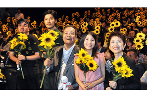 西田敏行、水前寺清子のサプライズ熱唱に感涙！　「お父さんやっててよかった」 画像