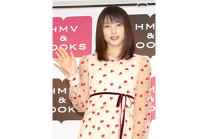 桜井日奈子、2019年カレンダーは「太ももチラッと」「色気が出ていれば」 画像