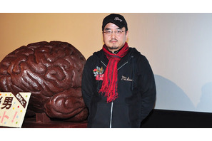 生田斗真、脳みそ型のチョコに「日本一グロテスクなバレンタイン」と苦笑 画像