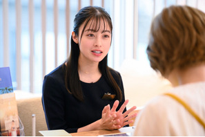 橋本環奈と山田涼介に「テンポのよいかけ合いがサイコー！」「やりとりが面白すぎた」視聴者から絶賛の声…「王様に捧ぐ薬指」 画像