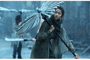 傘が鋭い武器に！「リアルに描く」“生身”の圧倒的迫力映像『SHADOW／影武者』