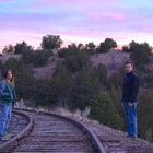 父と娘が線路に佇み…『トレインスポッティング』オマージュ『ブリーディング・ラブ』本編映像 画像
