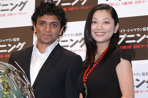 『ハプニング』シャマラン監督、小池栄子の登場に映画そっちのけでデレデレ 画像