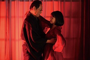 二階堂ふみ主演『蜜のあわれ』、デザイナー・澤田石和寛による“赤”の世界 画像