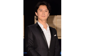 福山雅治、新婚生活では「歌わないですよ（笑）」 画像