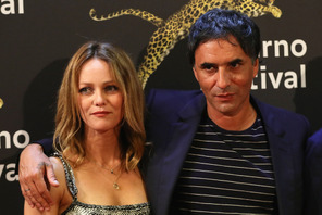 ジョニー・デップの元パートナー、ヴァネッサ・パラディが結婚 画像