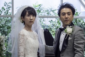 波瑠、ムロツヨシと結婚式コントで初出演！ 上白石萌歌も登場「LIFE！」 画像