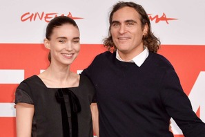 ホアキン・フェニックスがパパに！婚約者のルーニー・マーラが妊娠 画像