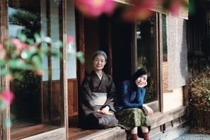 富司純子＆シム・ウンギョン、祖母と孫が穏やかな生活を送る『椿の庭』予告 画像