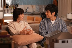 原田知世“菜奈”と田中圭“翔太”「あな番」カップル登場に感動の声続出、ラストの“DNA鑑定書”には動揺広がる…「真犯人フラグ」8話 画像