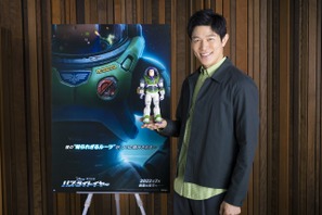 鈴木亮平、『バズ・ライトイヤー』日本版声優に！“おもちゃのバズ”も登場の本予告解禁 画像