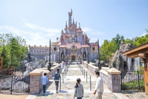 【ディズニー】デヴィ夫人が東京ディズニーランドを満喫！「土曜はナニする!?」7月16日放送 画像