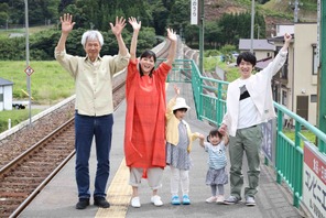 上野樹里＆時任三郎＆風間俊介ら「監察医 朝顔」SP家族写真公開　全32話配信も決定 画像