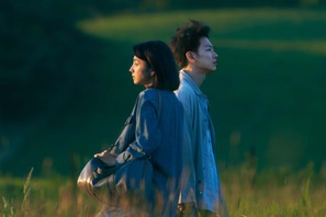 満島ひかり＆佐藤健がすれ違う…「First Love 初恋」場面写真 画像