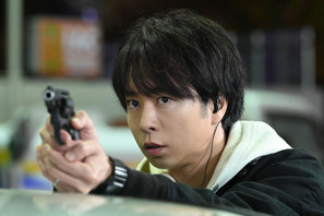 櫻井翔、銃を構える「大病院占拠」第1話場面写真公開 画像