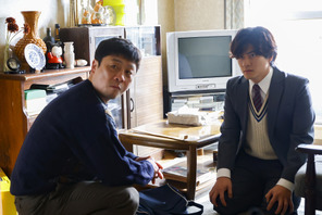 高橋海人＆森本慎太郎、制服姿の場面写真公開「だが、情熱はある」 画像