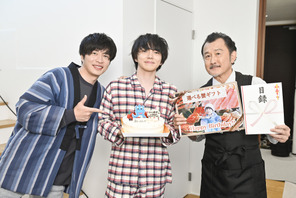 林遣都の誕生日を田中圭＆吉田鋼太郎がサプライズ祝福「おっさんずラブ-リターンズ-」 画像