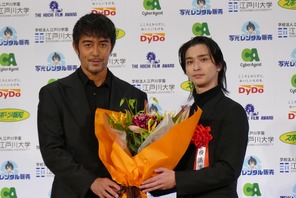 横浜流星、主演男優賞を2年連続受賞！「日本の映像業界を背負う存在になると思っていた」阿部寛が祝福 画像